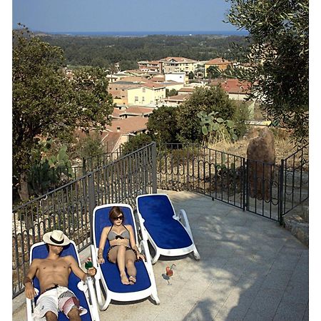 Residenza Petrera Aparthotel Muravera Buitenkant foto