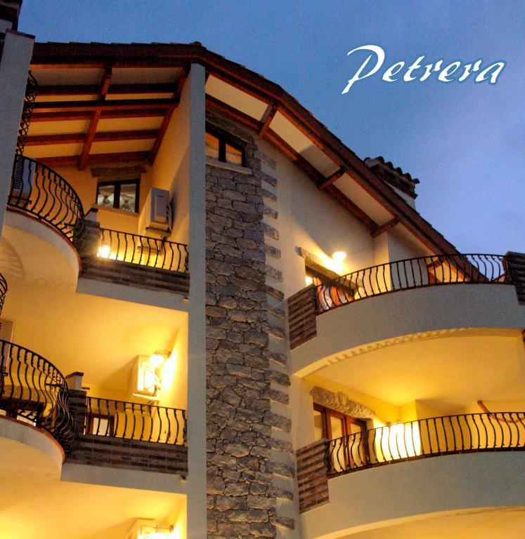Residenza Petrera Aparthotel Muravera Buitenkant foto