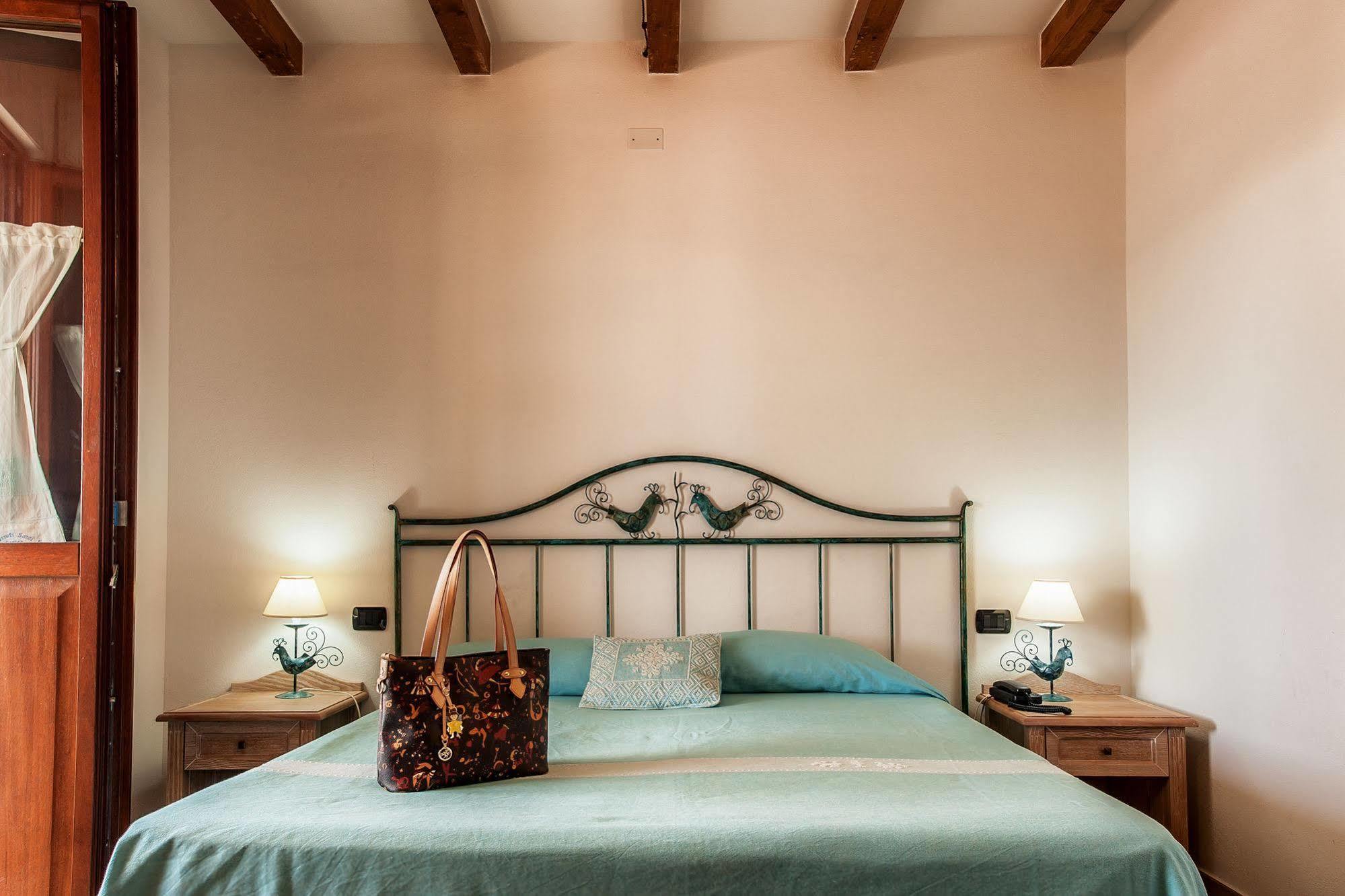 Residenza Petrera Aparthotel Muravera Buitenkant foto