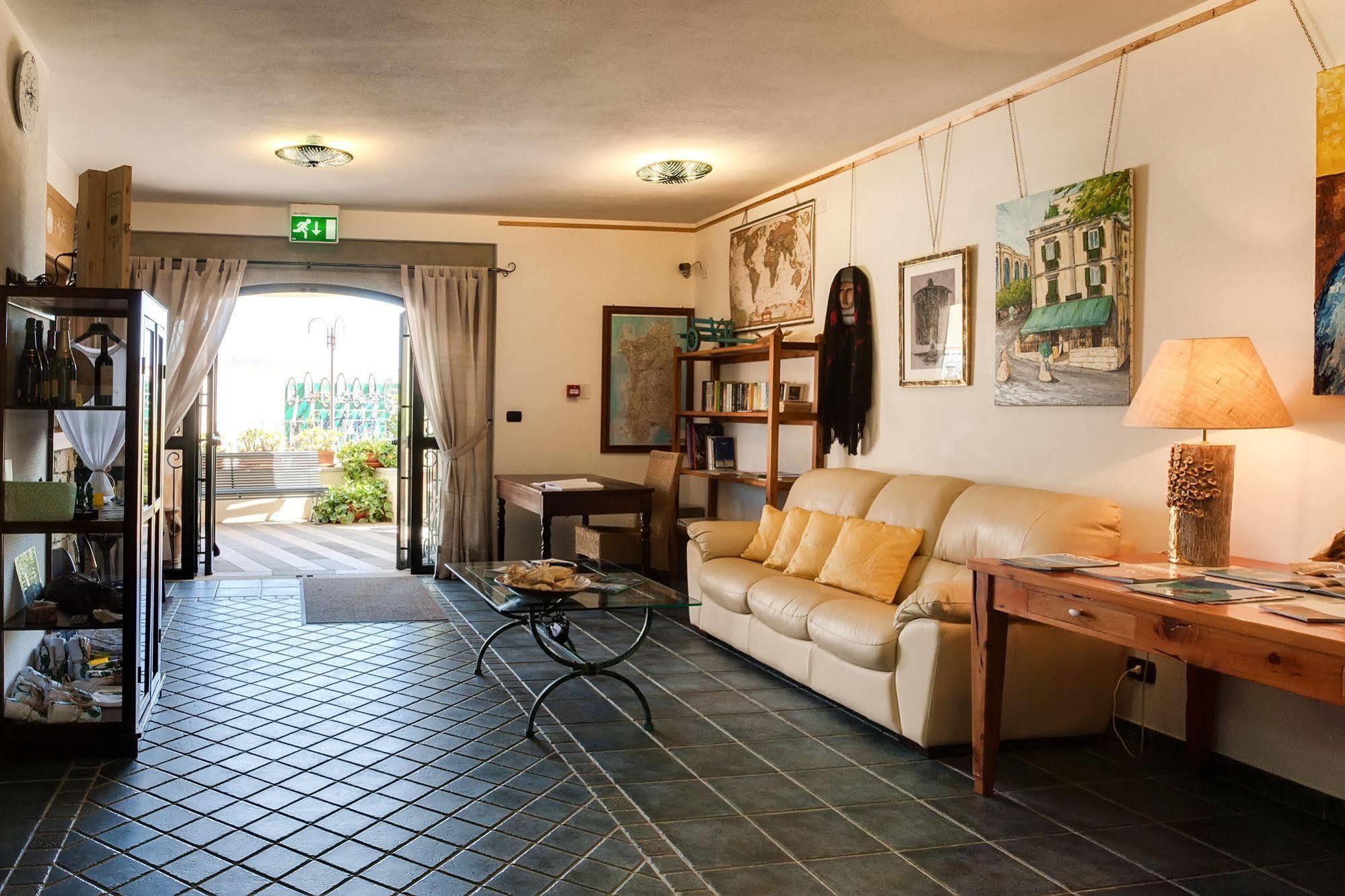 Residenza Petrera Aparthotel Muravera Buitenkant foto