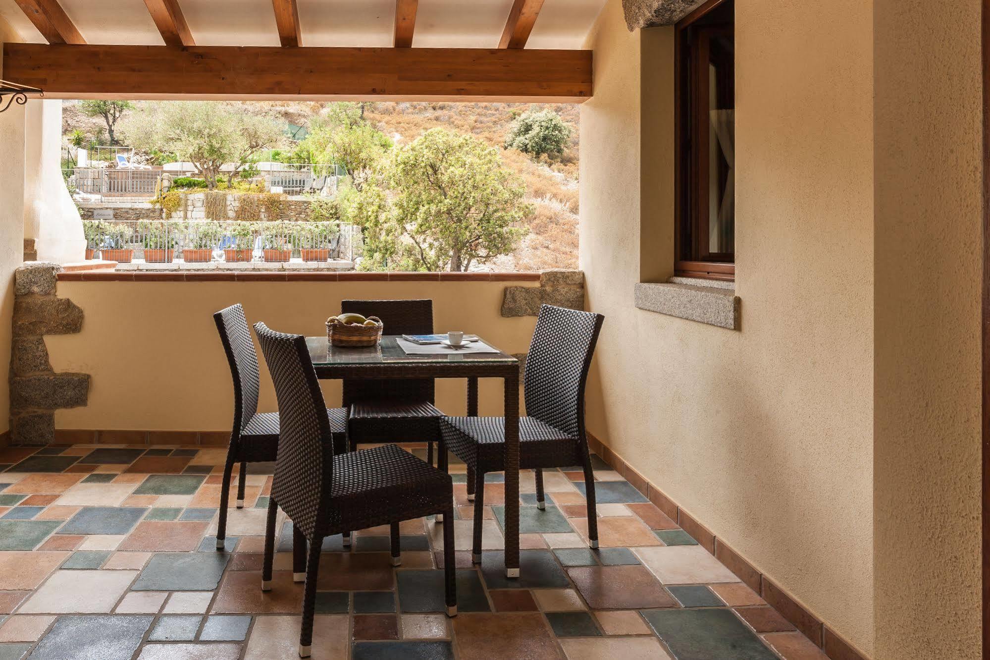 Residenza Petrera Aparthotel Muravera Buitenkant foto