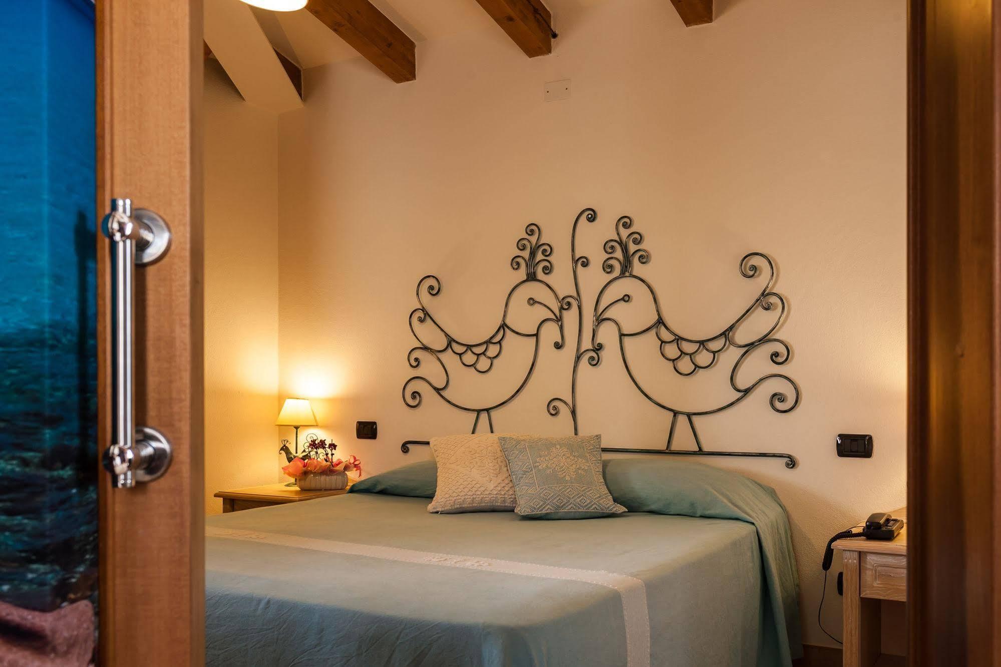 Residenza Petrera Aparthotel Muravera Buitenkant foto